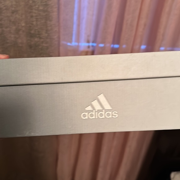 White adidas shoes - Picture 6 of 7